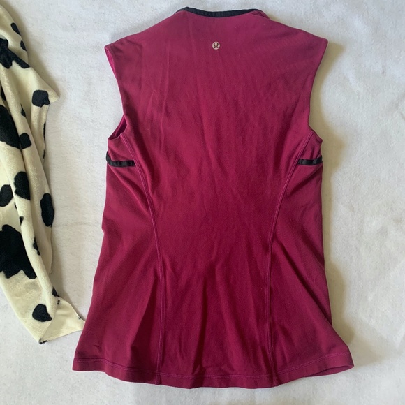 Lululemon Rare Full coverage tank with Shelf Bra 8 - Picture 3 of 3